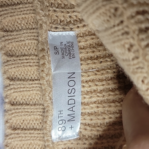 89th & Madison beautiful tan sweater - Picture 6 of 6